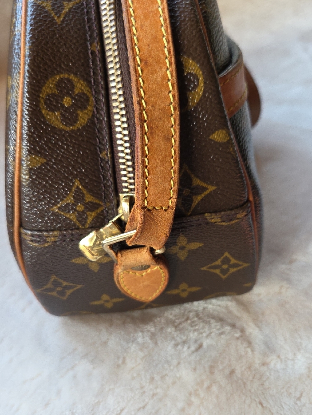 Louis Vuitton Vintage Monogram Blois Crossbody Bag - Picture 6 of 11